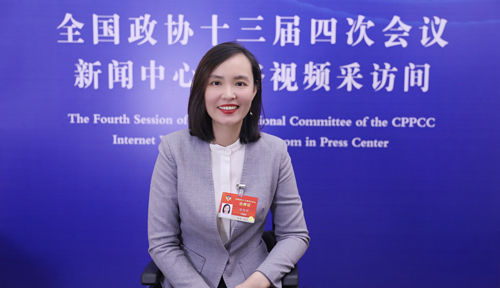 2021年，张丽莉在北京参加全国政协十三届四次会议。受访者供图